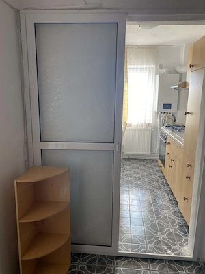 Inchiriez apartament doua camere zona garii - imagine 2