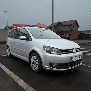 Volkswagen Touran 1.4 TSI 140CP 2011 benzină.