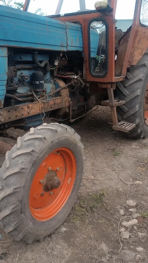 Vând tractor U 650 - imagine 3