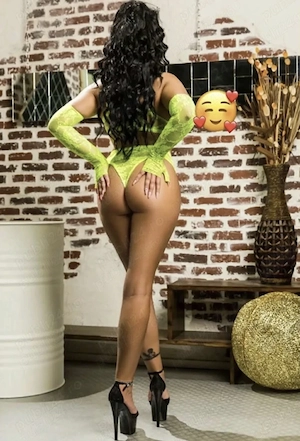 Buna ma numesc Rebecca 