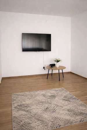 Inchiriez apartament doua camere zona Mc donalds nord regim hotelier  - imagine 2