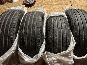 215 / 65 / 17 Michelin vara Dot : 2024