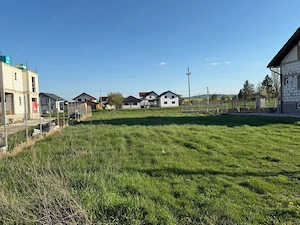 Teren intravilan 700 mp - imagine 2