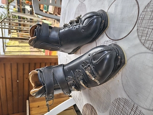 Clapari ski din piele, negri, ne purtați,mărimea 43