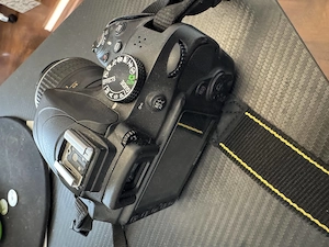 Vând Nikon D3300 în stare foarte bună, folosit cu grijă, cu aproximativ 20.000 de cadre. - imagine 2