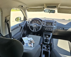 VW Tiguan 1.4TSI 4Motion Navigatie DubluClima SenzoriParcare Bluethoot CamerăMarșarier Euro5  - imagine 6