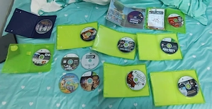 xbox 360 cu doua controlare si jocuri,merge sa le achizonezi pe toate separat sunt foarte curate