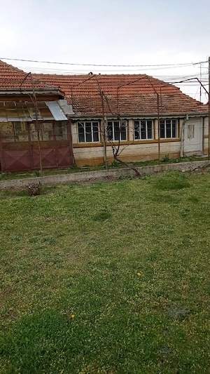 Vanzare teren cu casă - imagine 2