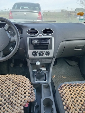 Vand Ford Focus,2006,1,6,,benzina,170000 km - imagine 2