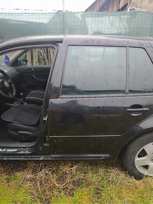 vand golf 4 pentru piese de schimb 