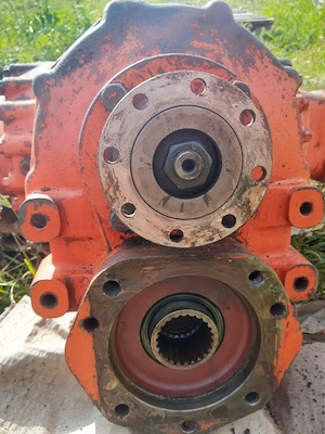 vând punte față-spate complet(adică și marșul) pentru încărcăroare frontale tip Manitou  - imagine 2