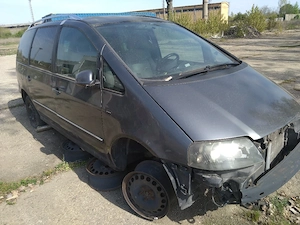 Dezmembrez Voskswagen Sharan 2006 caroserie + motor 2.0 tdi cutie automata 