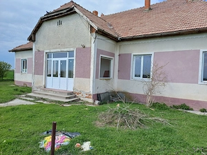 Vând casă comuna Pădureni,jud.Timis - imagine 2