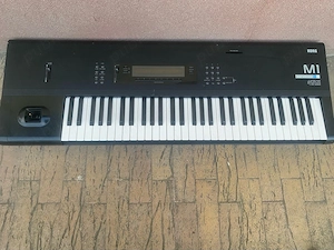 synth Korg M1