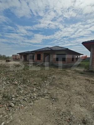 Casa individuala la rosu 103-108mp, situata intr-un cartier nou in Mihai Viteazu