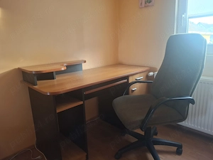 Vand birou+doua scaune birou.