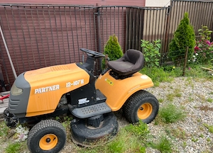 Vând tractoraș tuns iarba 