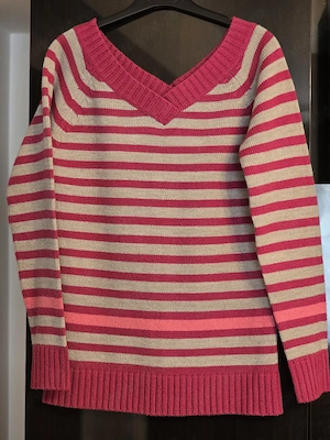 Pulover damă în dungi roz-fucsia și gri - Decolteu în V - Stare impecabilă mărimea L