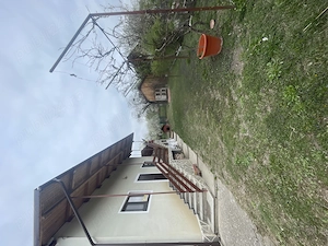 Buzesti(Farcasa), linga Biserica,casa 2 camere, baie, beci , anexe ,20 ari gradina ,pret 68.000 euro - imagine 2