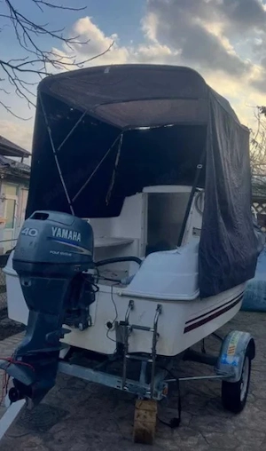 Barca cu motor yamaha 40 cp, 4 timpi