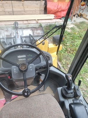 încărcător frontal Volvo l30 - imagine 3