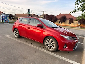 Vand Toyota Auris hybrid , uniq proprietar