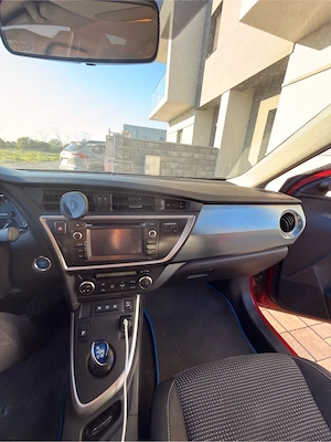 Vand Toyota Auris hybrid , uniq proprietar - imagine 8
