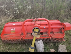 vând tocător resturi vegetale kuhn 2.5 m