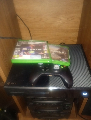 Xbox one  + doua jocuri 