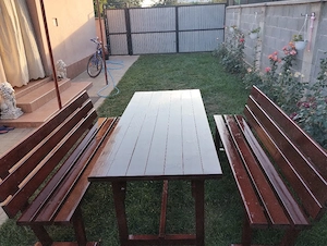 Masă cu bănci de grădină