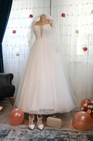 Vand rochie de mireasa