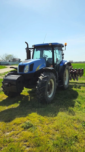  Vând tractor New Holland T6070   un singur proprietar, cumpărat nou prin dealer oficial NHR - imagine 2