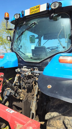  Vând tractor New Holland T6070   un singur proprietar, cumpărat nou prin dealer oficial NHR - imagine 4
