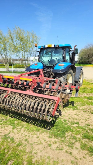  Vând tractor New Holland T6070   un singur proprietar, cumpărat nou prin dealer oficial NHR - imagine 7