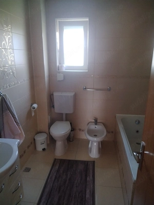 închiriez apartament  - imagine 2