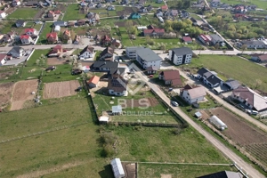 Teren de vanzare 10 ari - zona LEONI