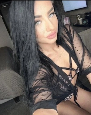 Cei mai frumosi ochii, Noua sunt reala singura in locatie  - imagine 2