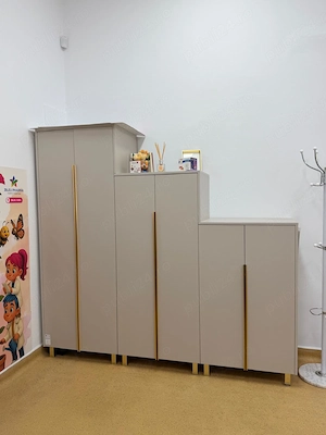Mobilier cabinete, aproape nou, design modern, culoare potrivită tuturor activitaților
