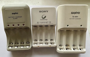 Încărcătoare acumulatori AAA și AA