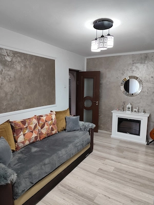 Vând apartament 3 camere zona Sud Mausoleul.