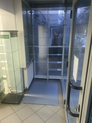 Închiriez spațiul comercial , zona Vest , 9 Mai, Ploiești.  - imagine 3