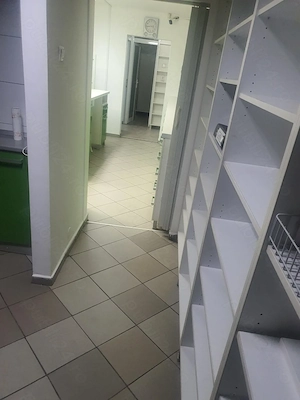 Închiriez spațiul comercial , zona Vest , 9 Mai, Ploiești.  - imagine 5