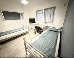 Cazare pentru muncitori în zona Pod Europa. Pentru mai multe detalii, contactați-mă.