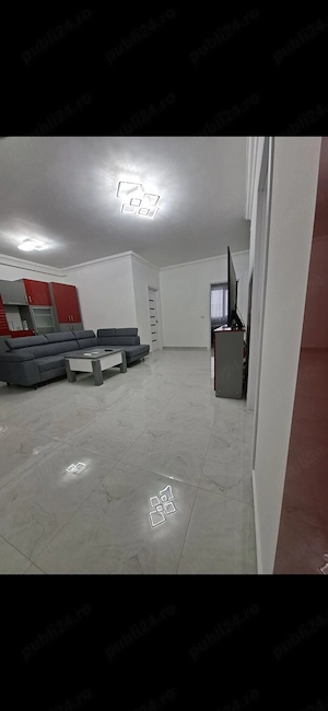Vand apartament cu 3 camere situat la etajul 2 cu lift - imagine 2
