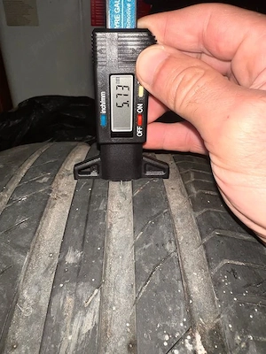 Vând două anvelope Continental 225:45/17