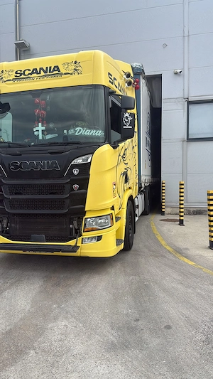         Angajez sofer pentru comunitate C+E 