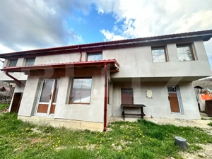 Pensiune, 2 corpuri, ciubar, restaurant si microferma, 600 mp, zona Babarunca  - imagine 12