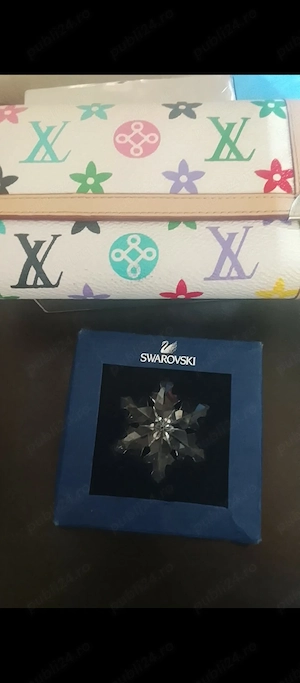 Vând portofel original Luis Vuitton și fulg de nea Swarovski detalii la telefon 