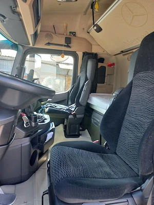 Cap tractor Mercedes BENZ  Actros  cu ADR full , an fabr. 2022.05. unic proprietar ,service Mercedes - imagine 5