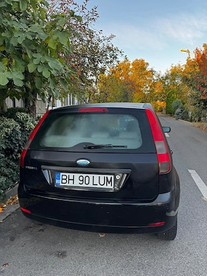 Vind Ford fiesta secahen cu 4 usi
